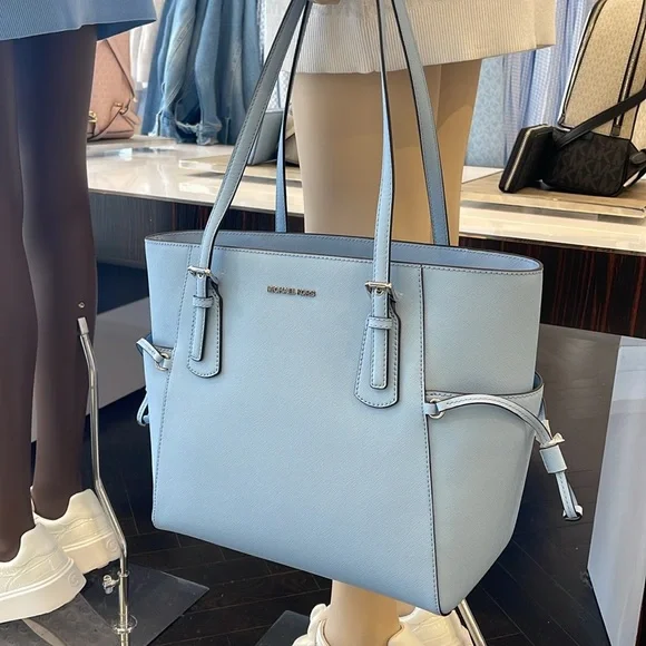 MICHAEL KORS Voyager Large Saffiano Leather EW Tote Shoulder Bag
LIGHT SKY
NWT - Picture 12 of 16